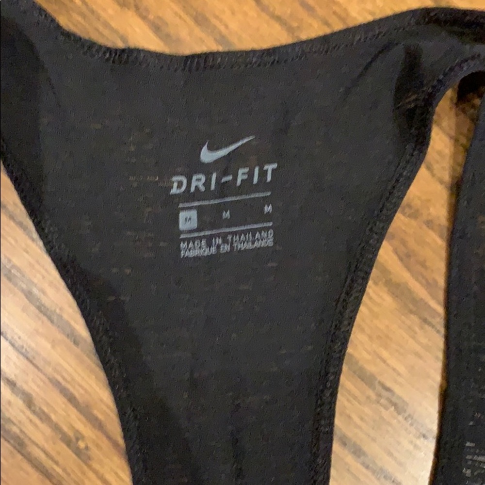 Bundle of Four Nike dri-fit Nike breathe tanks - Picture 6 of 16